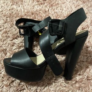 Black high heels size 7 1/2